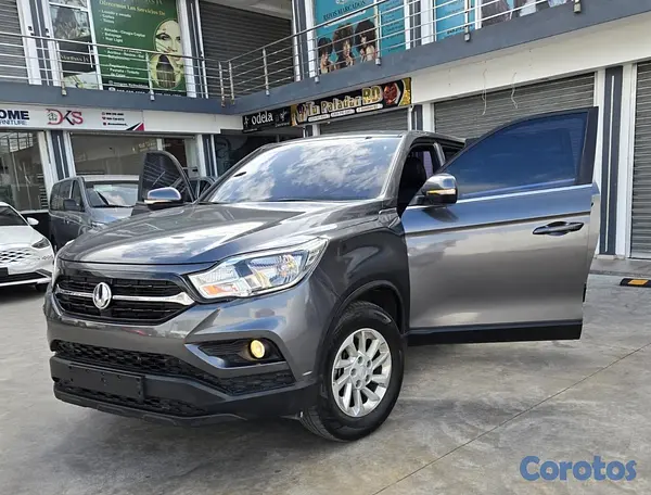 jeepetas y camionetas - KGM REXTON 2021 GRIS OSCURO DIESEL 17