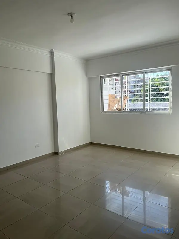 apartamentos - Apartamento en Alquiler en Bella Vista con terraza, 2do piso.
 4