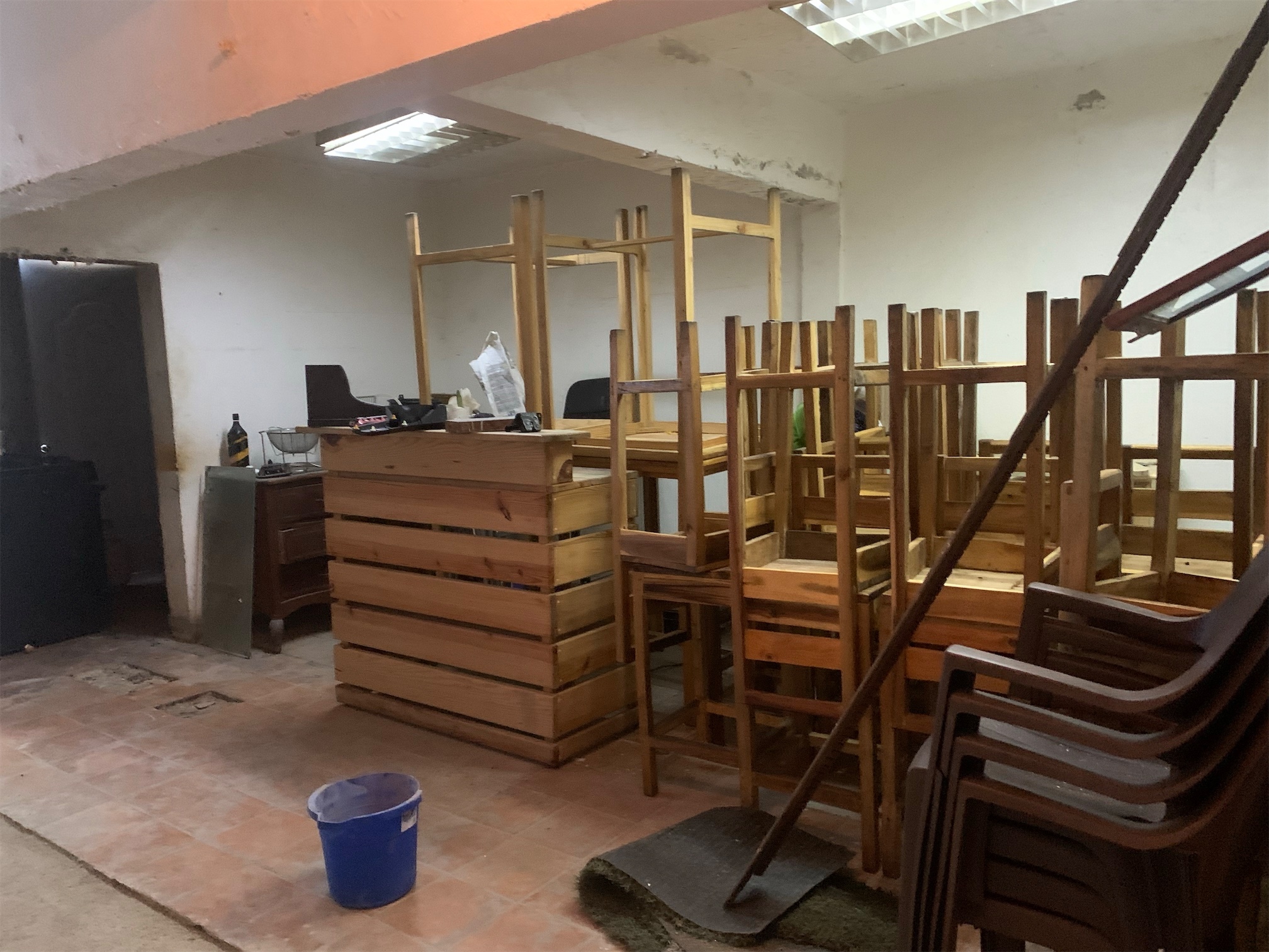 oficinas y locales comerciales - Local en primer nivel con terraza   7