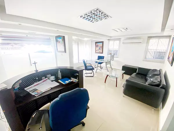 oficinas y locales comerciales - Local céntrico y amplio  2