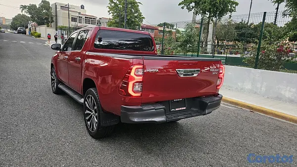 jeepetas y camionetas - Toyota hilux srv 2022 full 3