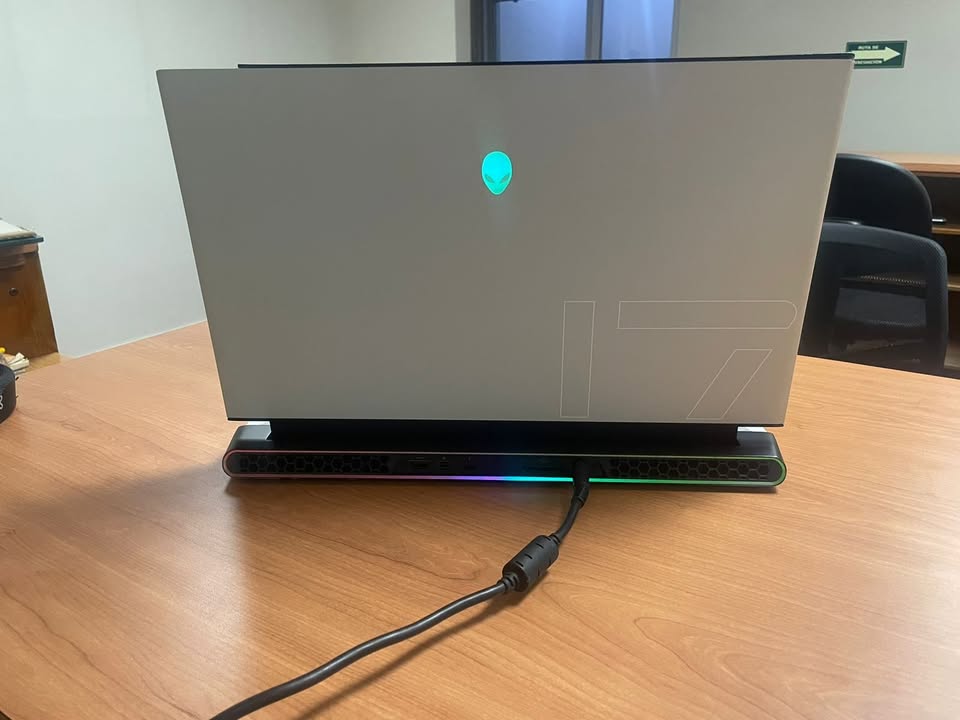computadoras y laptops - Alienware m17 R2 2