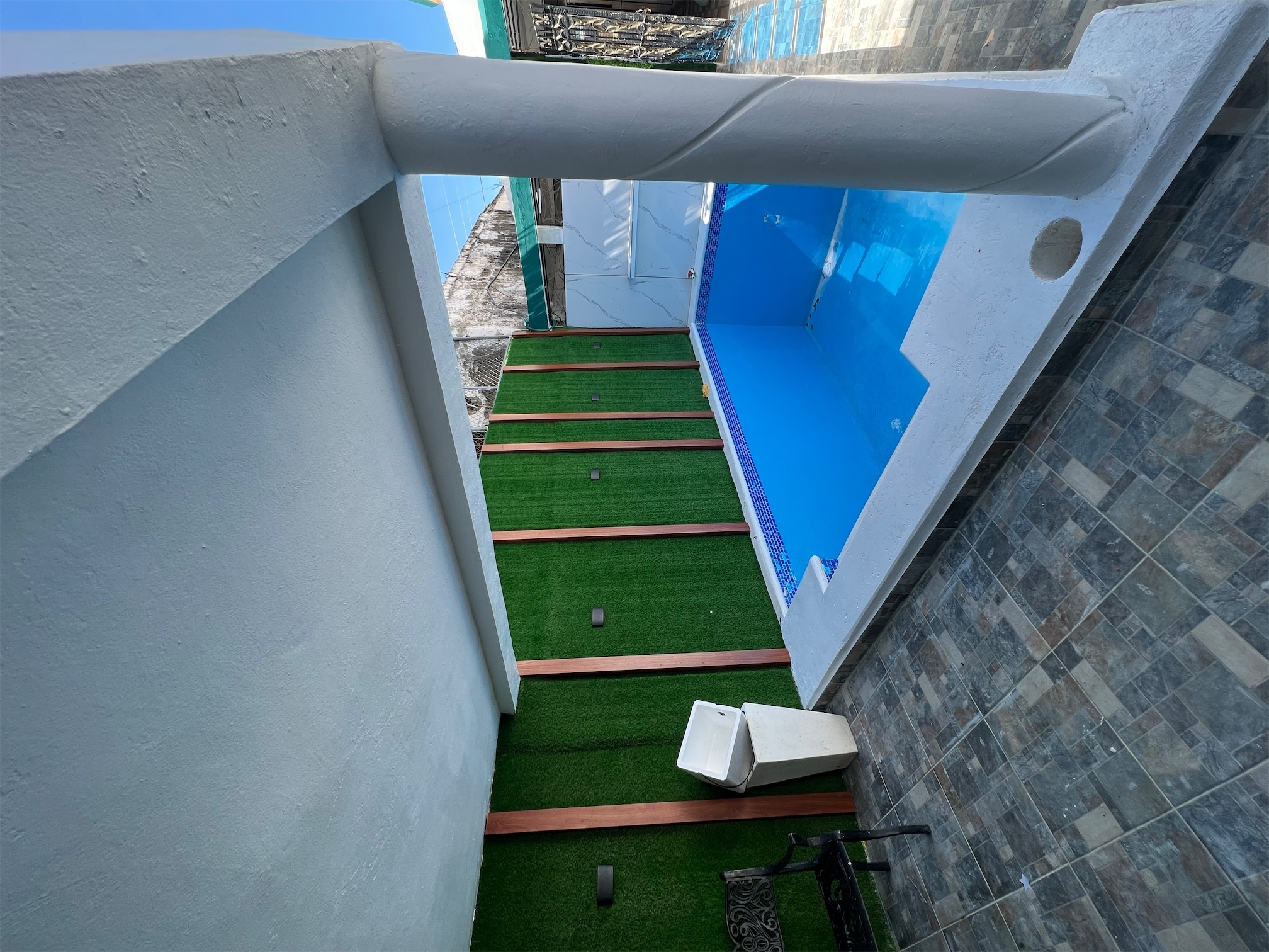 casas - Venta de casa con piscina y jacuzzi con 400mts en Cancino Santo Domingo este