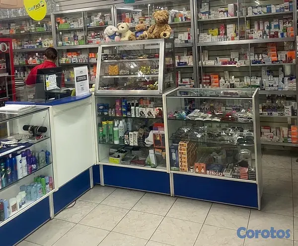 equipos profesionales - se venden vitrinas para farmacia cada una  3