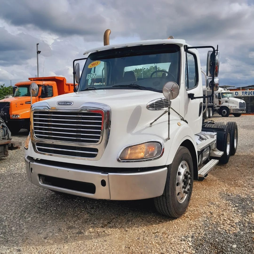 camiones y vehiculos pesados - Freightliner M2 106 año 2013  7