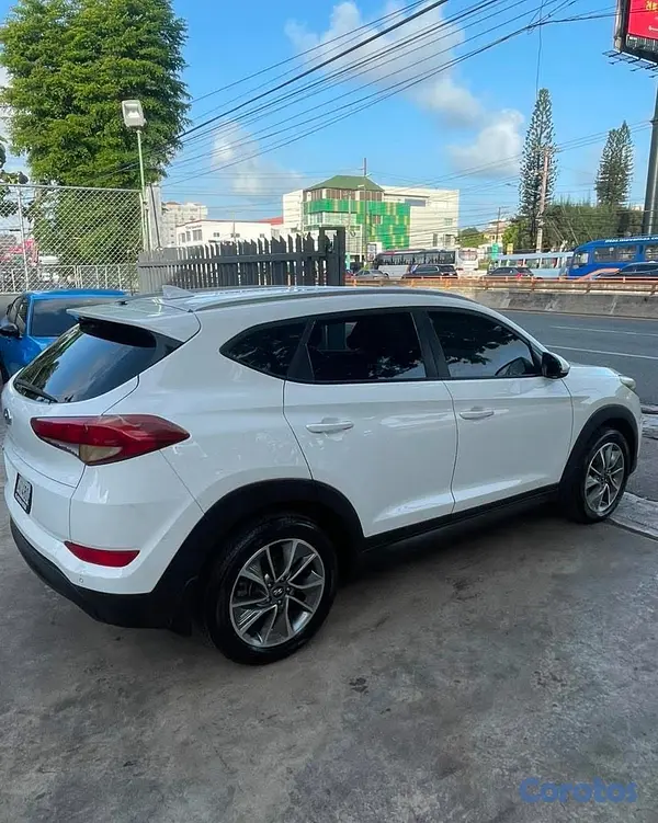 jeepetas y camionetas - HYUNDAI TUCSON 2018 3