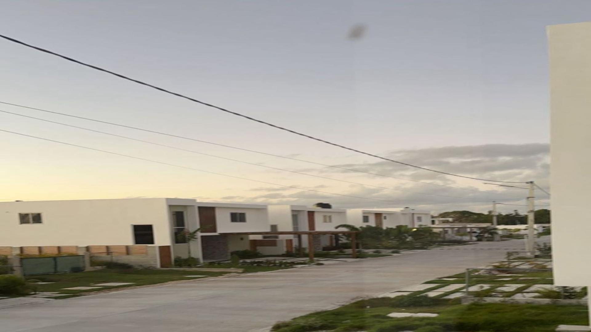 casas vacacionales y villas - VILLA EN PUNTA CANA DE 3 HABITACIONES