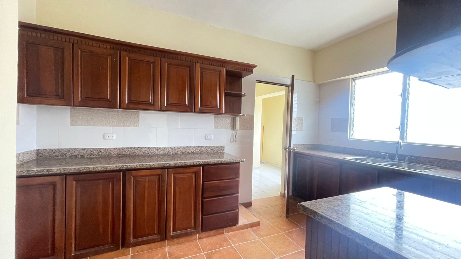 apartamentos - SE VENDE APARTAMENTO UNIVERSITARIA. 180mst. 3hab.  2parqueos
USD$ 230,000 8