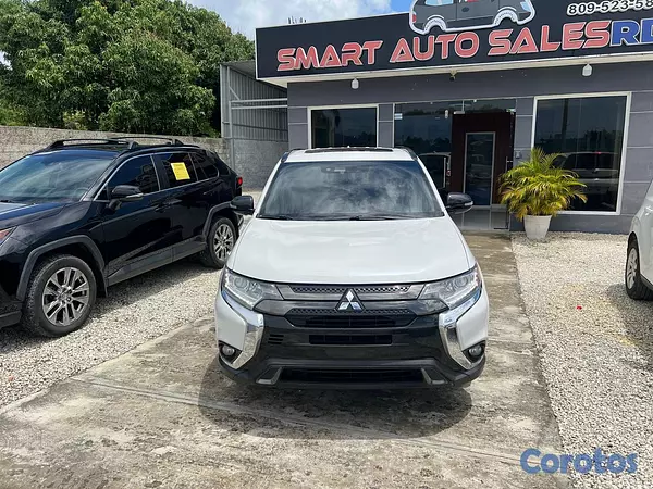 jeepetas y camionetas - MITSUBISHI OUTLANDER LE 2020  2