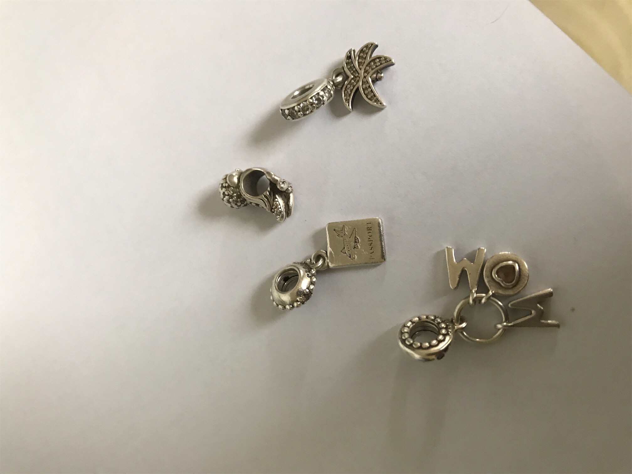 joyas, relojes y accesorios - 4 charms Pandora