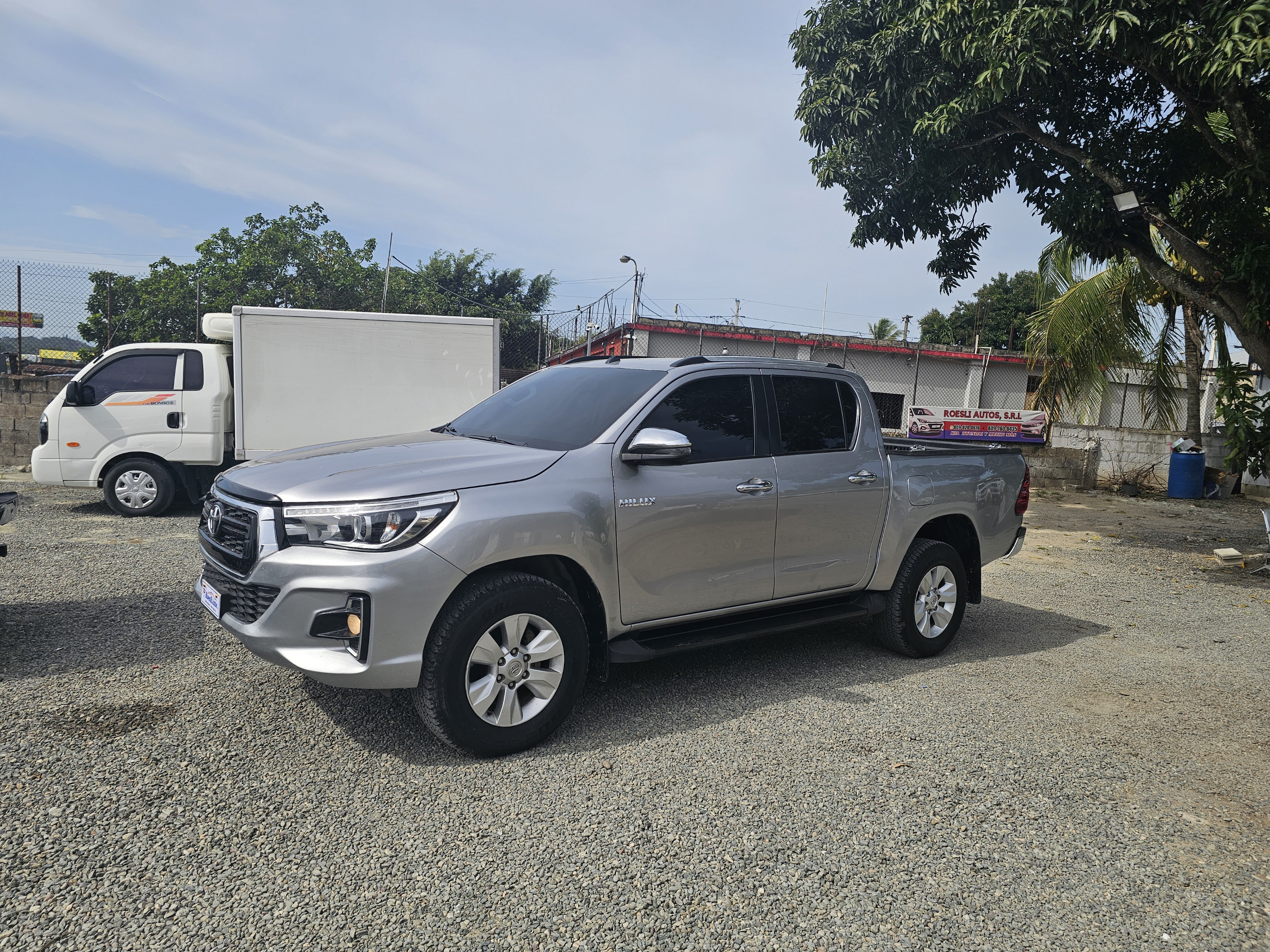 jeepetas y camionetas - Toyota Hilux 2019 srv límite