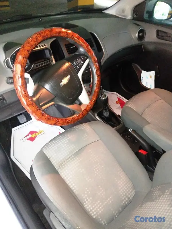 carros - Chevrolet Sonic LS Hatchback 2015 (Mecánico) 10