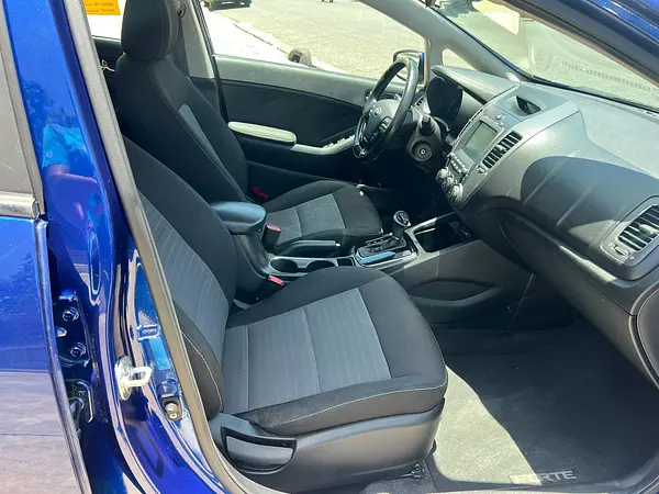 carros - kia forte  4