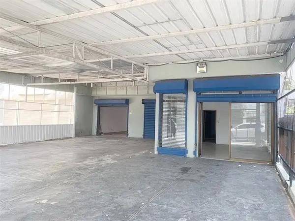oficinas y locales comerciales - Amplio local en bella vista  2