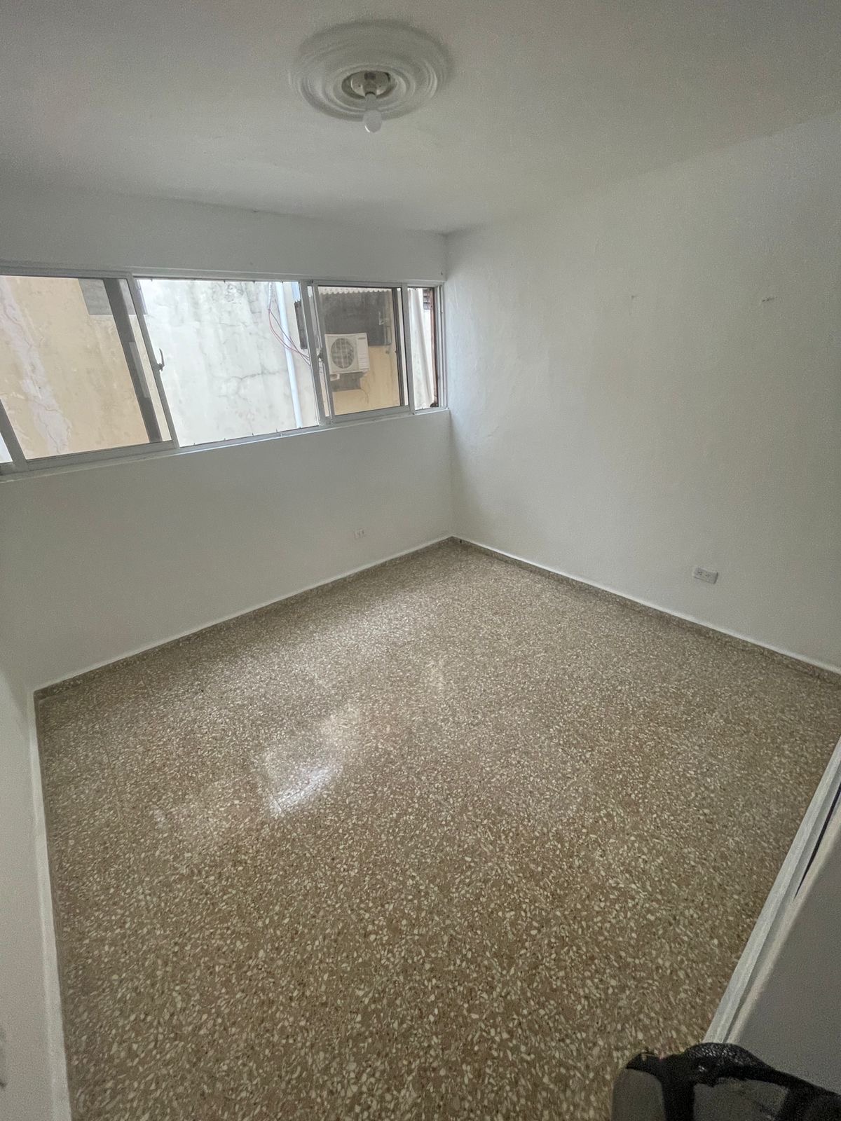 apartamentos - Alquiler de apartamento 4to nivel en Bella Vista con parqueo cerrado. 8