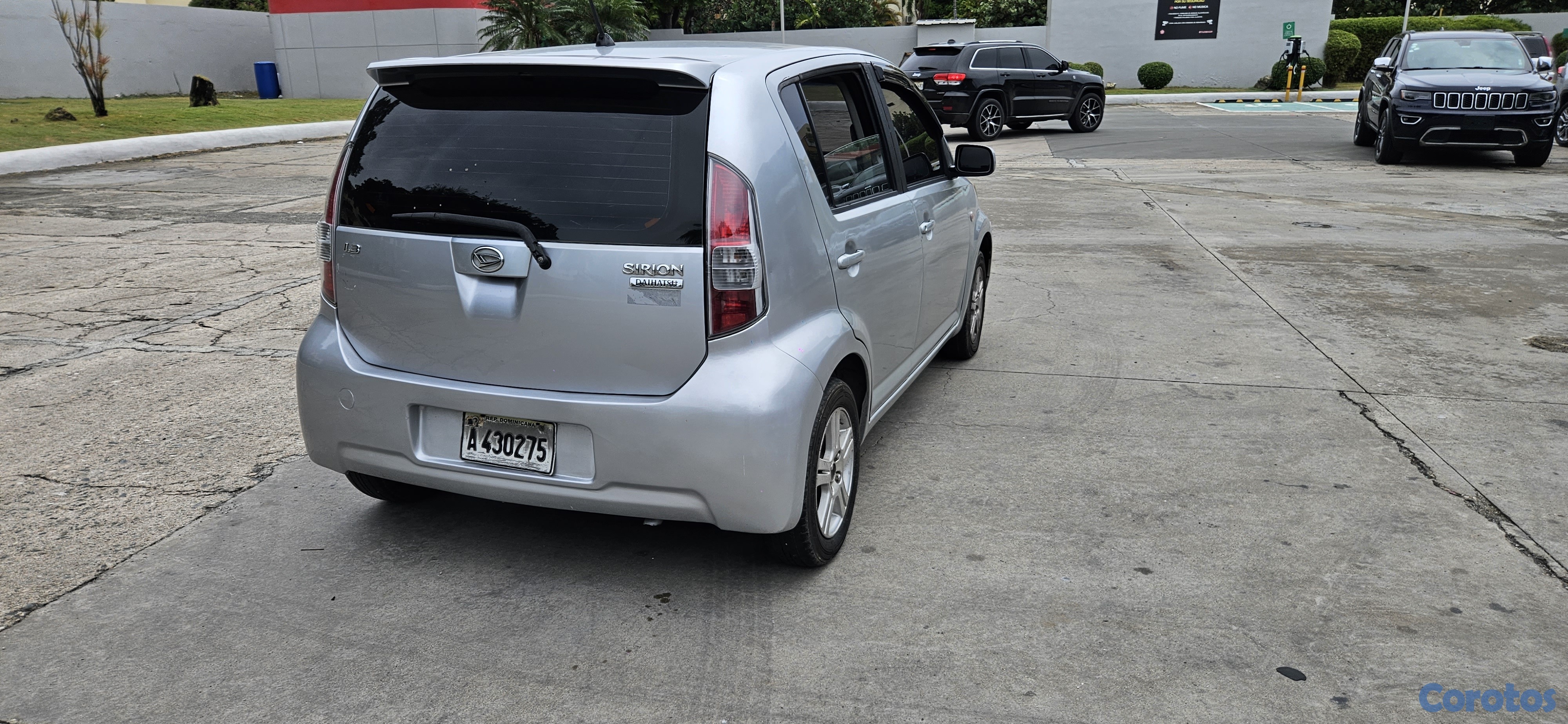 carros - daihatsu sirion americano  1
