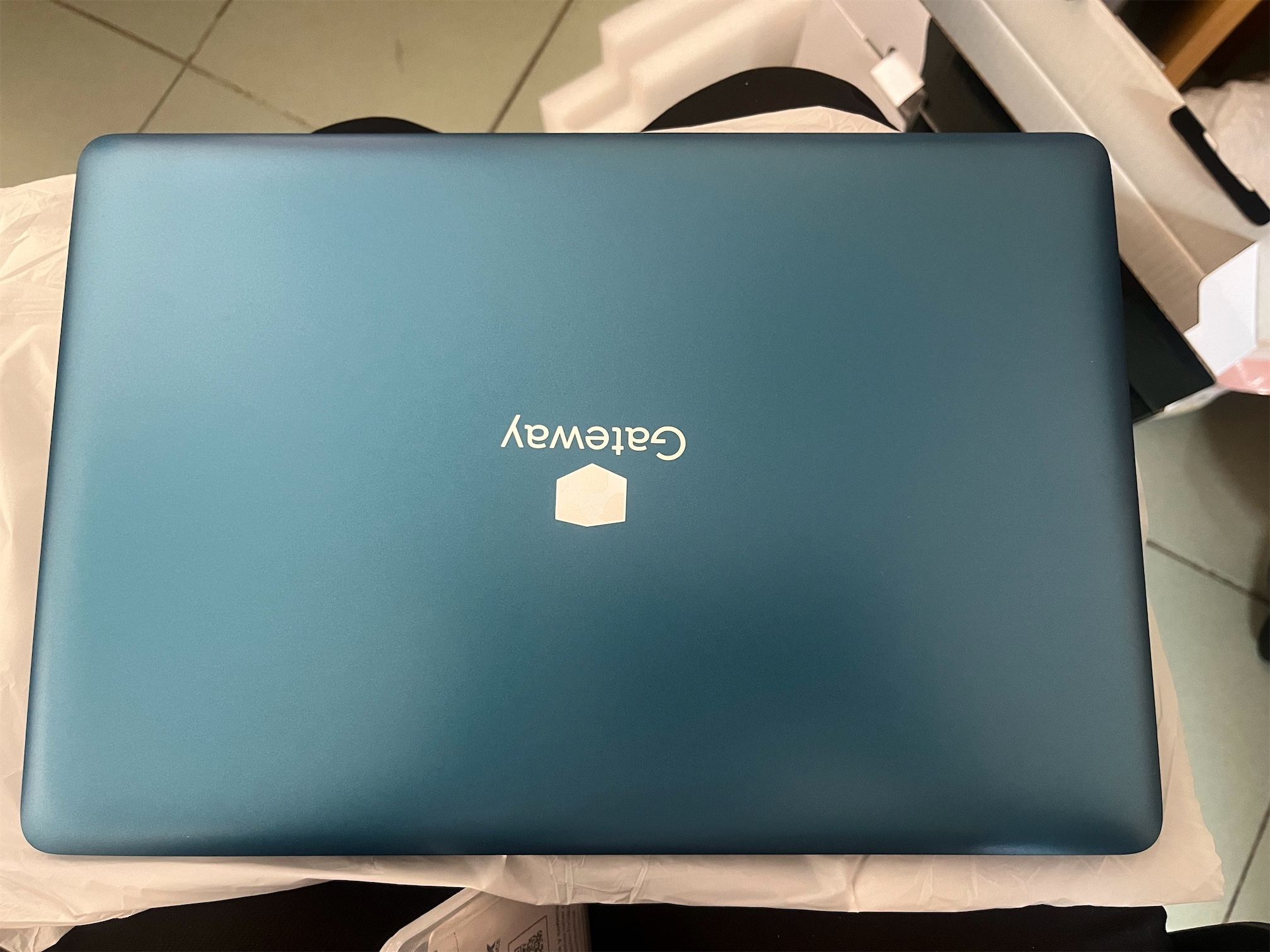 computadoras y laptops - Vendo Laptop Gateway 14.1” Ultra Slim Notebook 5