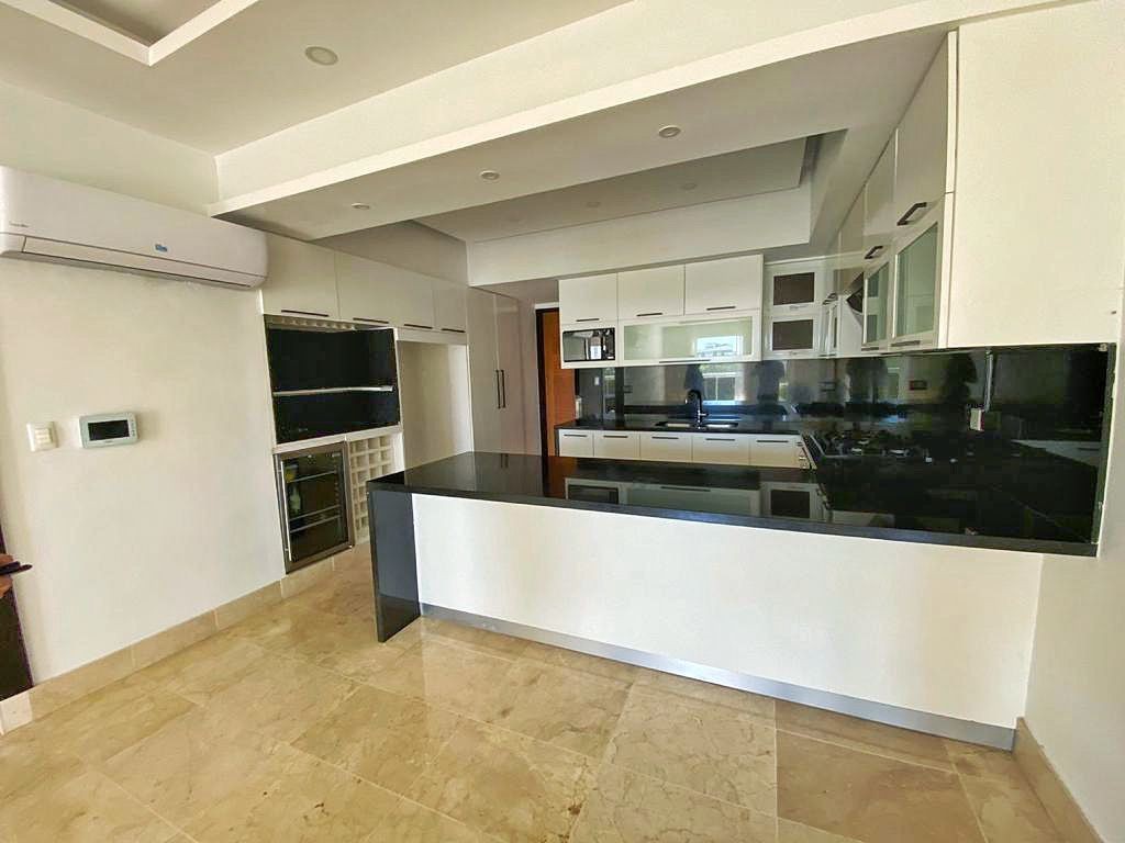 apartamentos - TORRE CON HELIPUERTO Y PISCINA LA ESMERALDA SANTIAGO 