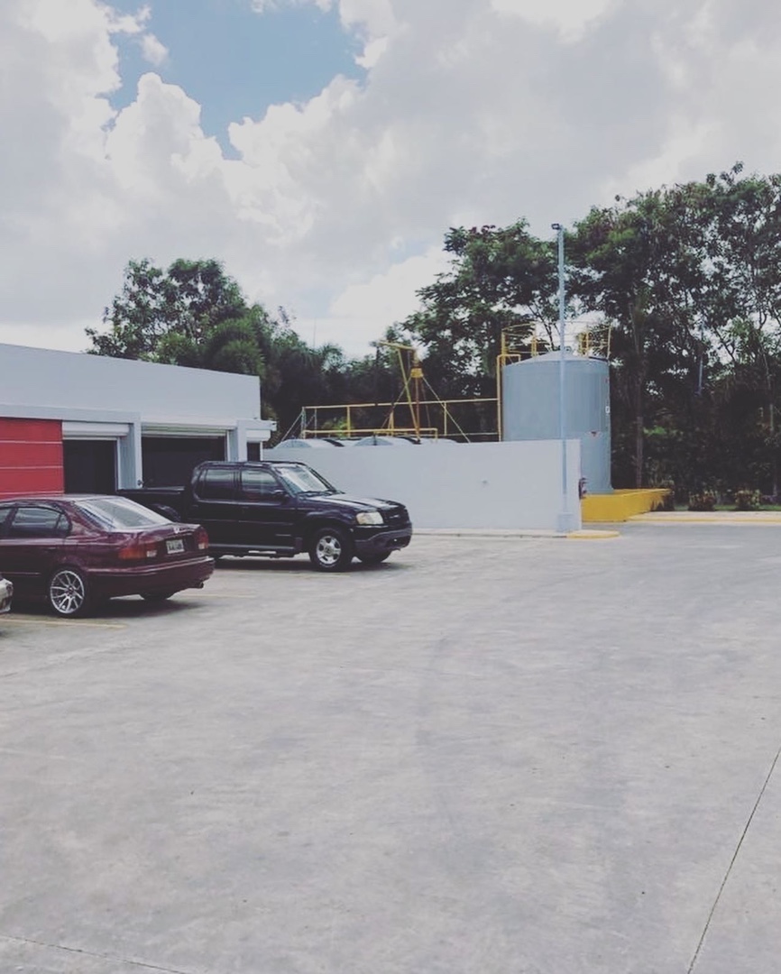 oficinas y locales comerciales - Venta de estación de combustible con compañía de distribución Santo Domingo  5