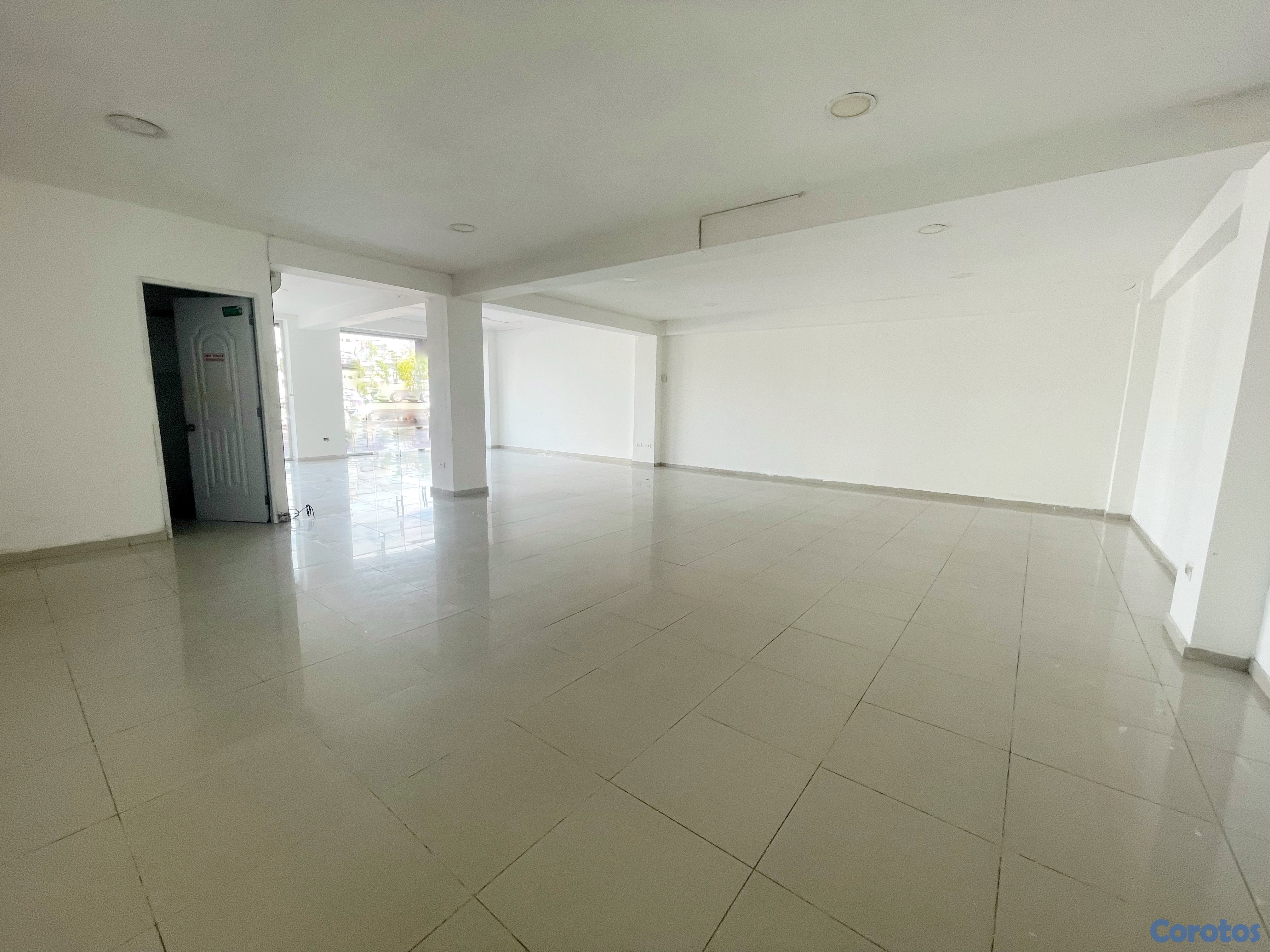 oficinas y locales comerciales - Alquiler local en primer nivel Bella vista  6