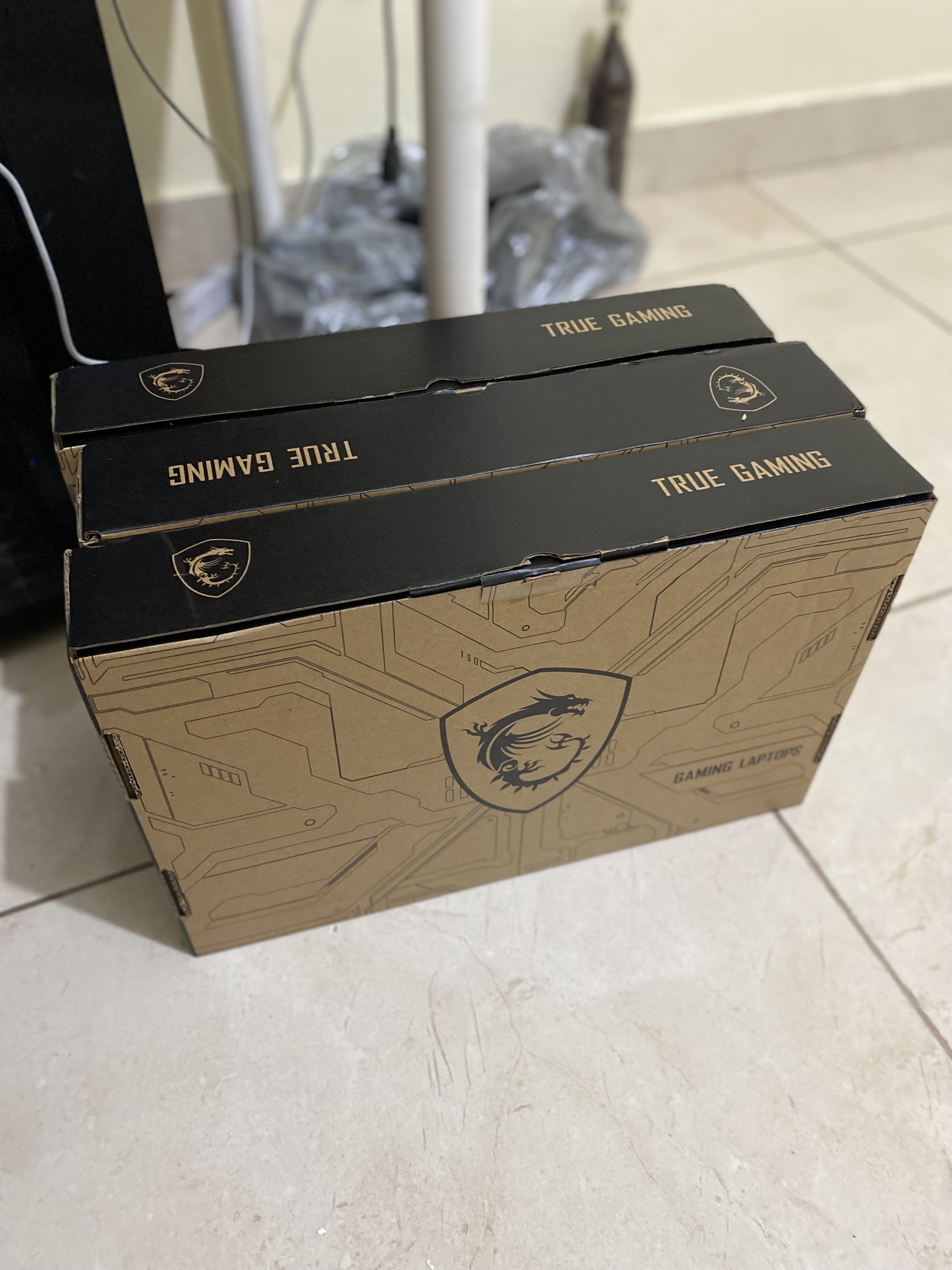 computadoras y laptops - laptop gaming/gamer MSI thin 15 B13VE 1