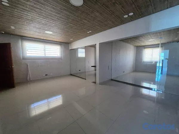 oficinas y locales comerciales - Nave Industrial con Oficinas en Parque Industrial | San Isidro
 8