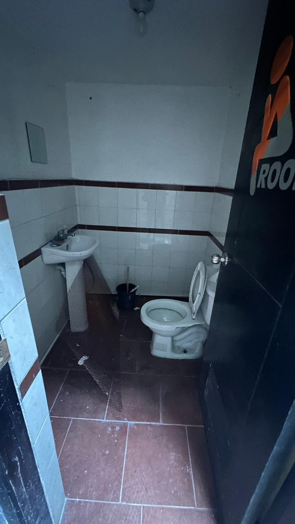 oficinas y locales comerciales - Alquiler Amplio Local Comercial Ubicado en la Zona Colonial, Santo Domingo 9