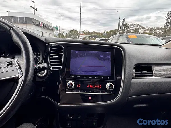 jeepetas y camionetas - Mitsubishi Outlander SEL 2019  
 12