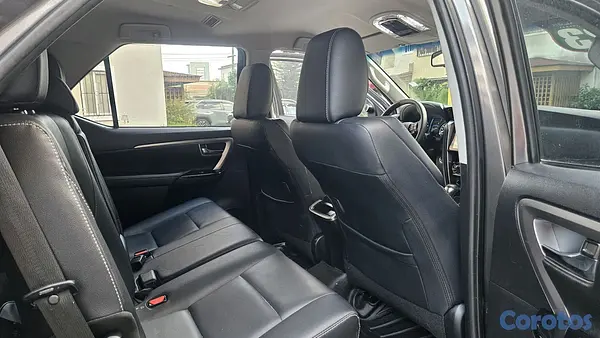 jeepetas y camionetas - Toyota fortuner 2023 full 9