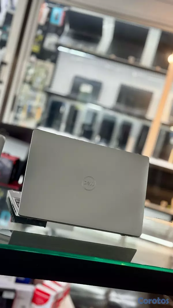 computadoras y laptops - Dell Precisión 3550 i5 10th 245gb ssd 8gb ram 2