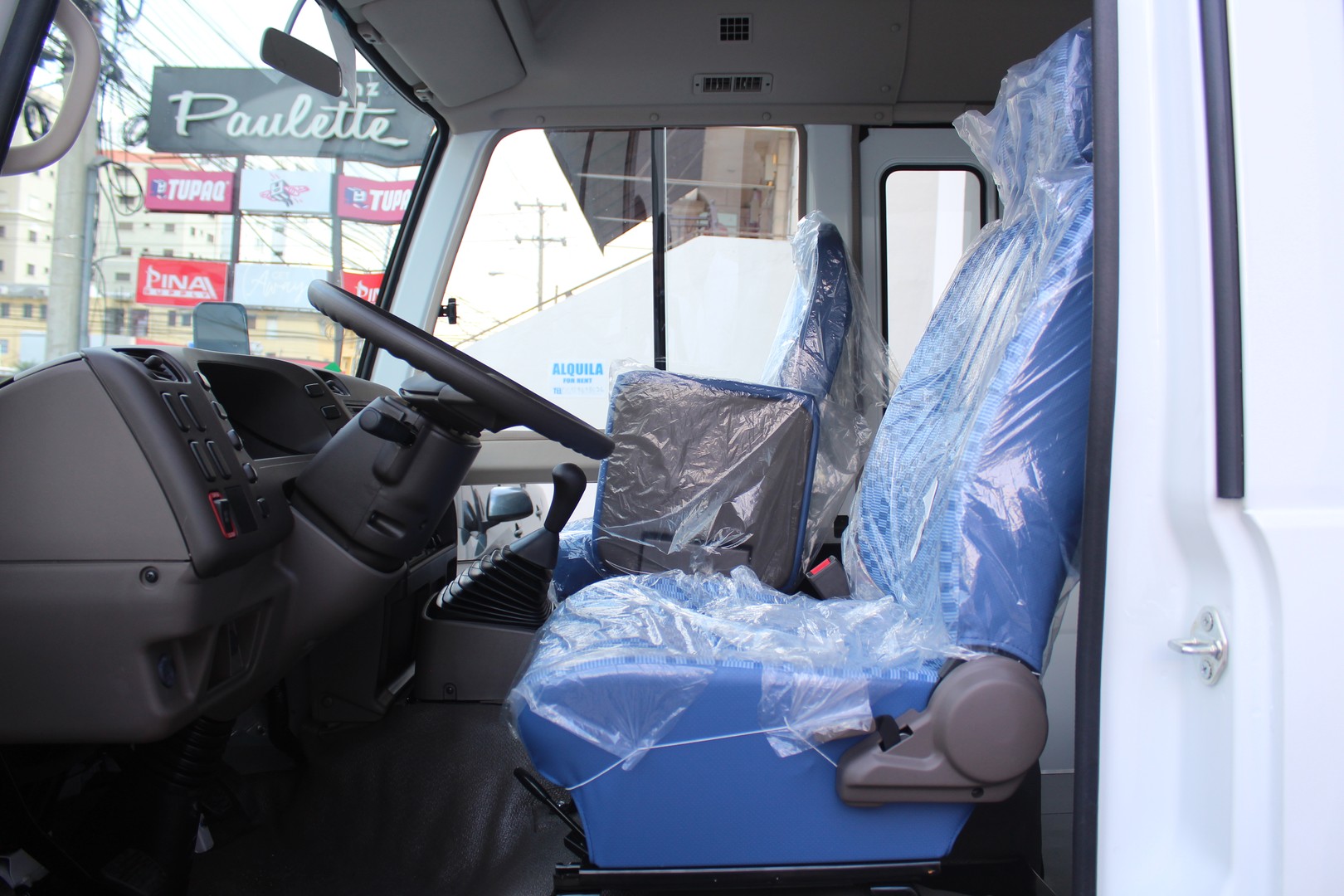 camiones y vehiculos pesados - Mitsubishi Rosa 2026 5