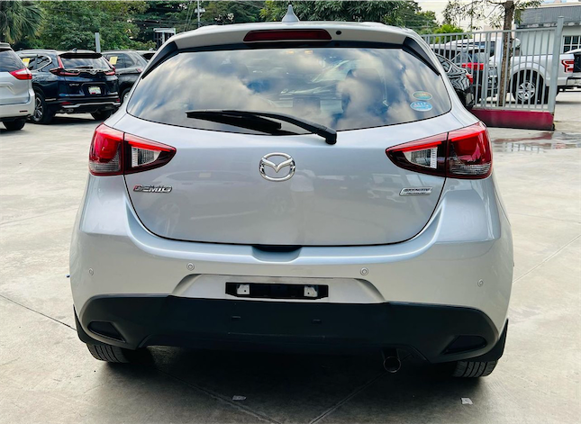 carros - Mazda Demio 2018