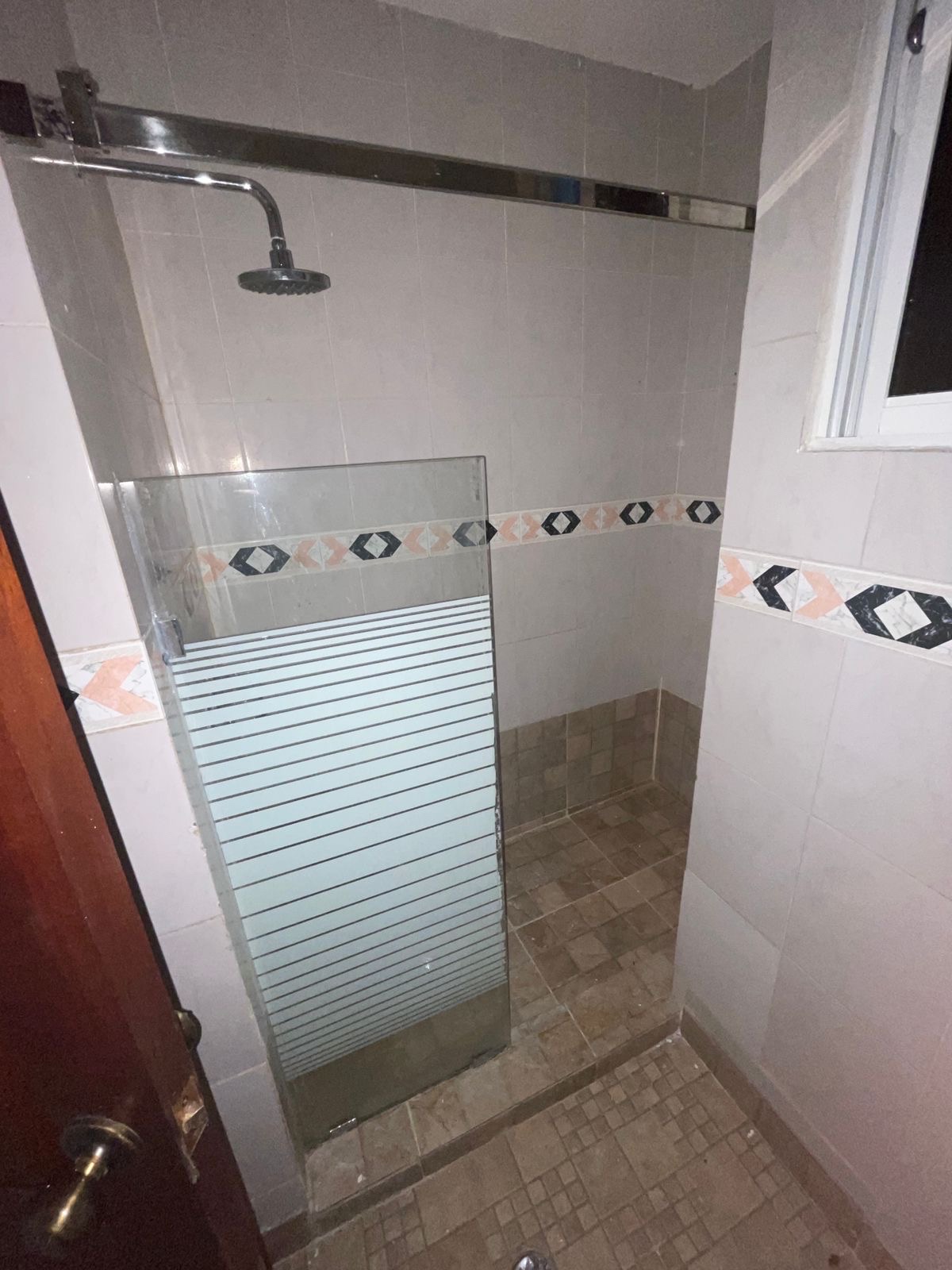 apartamentos - Alquiler de apartamento 4to nivel en Bella Vista con parqueo cerrado. 12