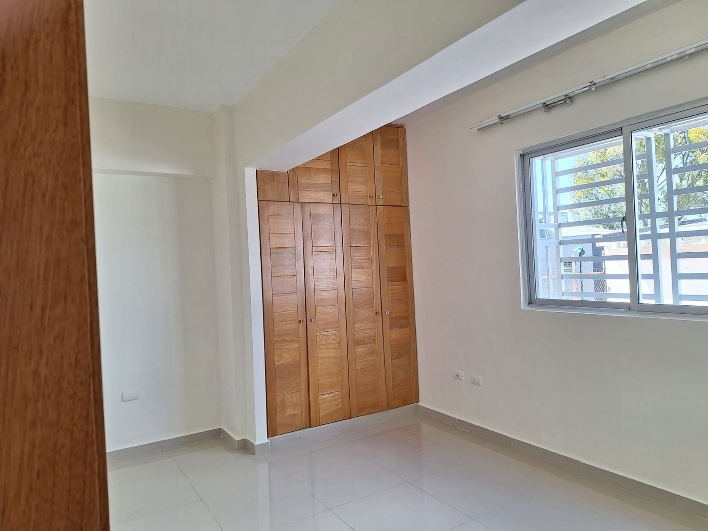 apartamentos - Alquilo en Los Prados.
Apartamento 2 nivel, 120 metros, con 3 hab, 
usd$1000 7