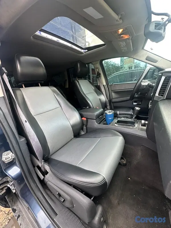 jeepetas y camionetas - Jeep Grand Cherokee Laredo 4x4 2010 5