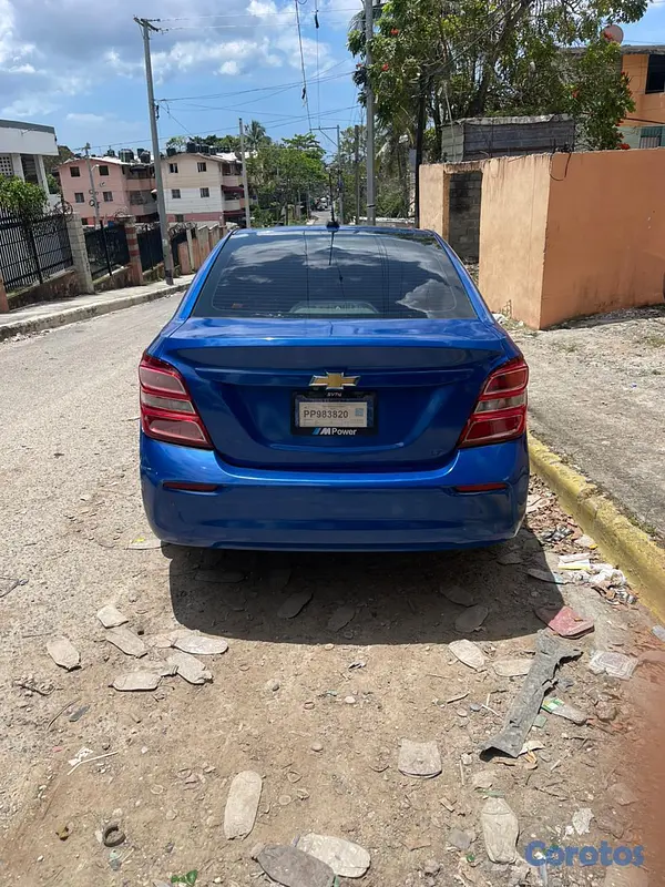 carros - Carro Chevrolet Sonic 2018 10