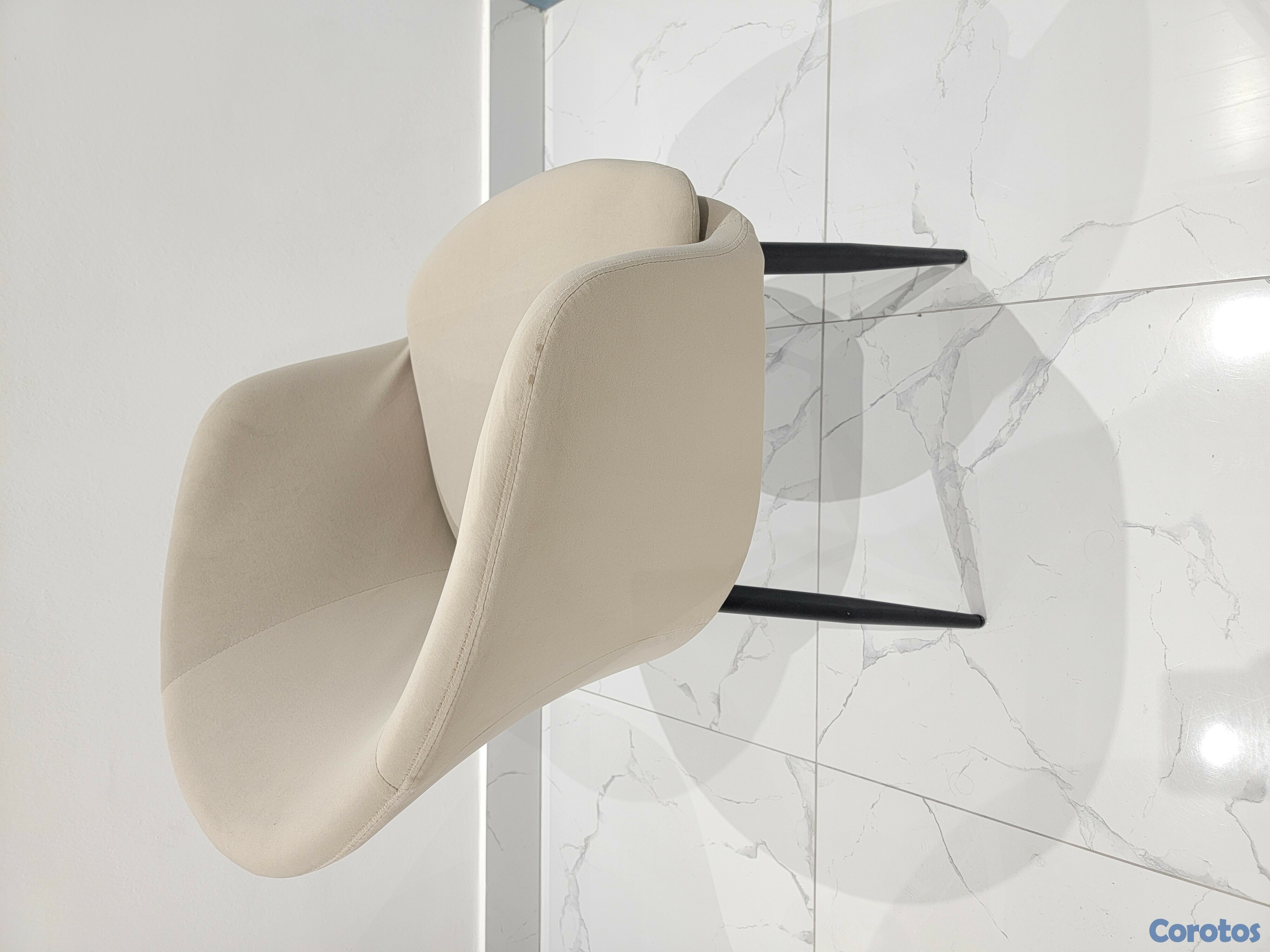 muebles y colchones - 4 sillas de comedor en tela beige y patas negras 4