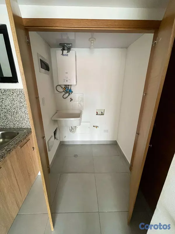 apartamentos - APARTAMENTO EN VENTA EN PISO ALTO CON ASCENSOR  2