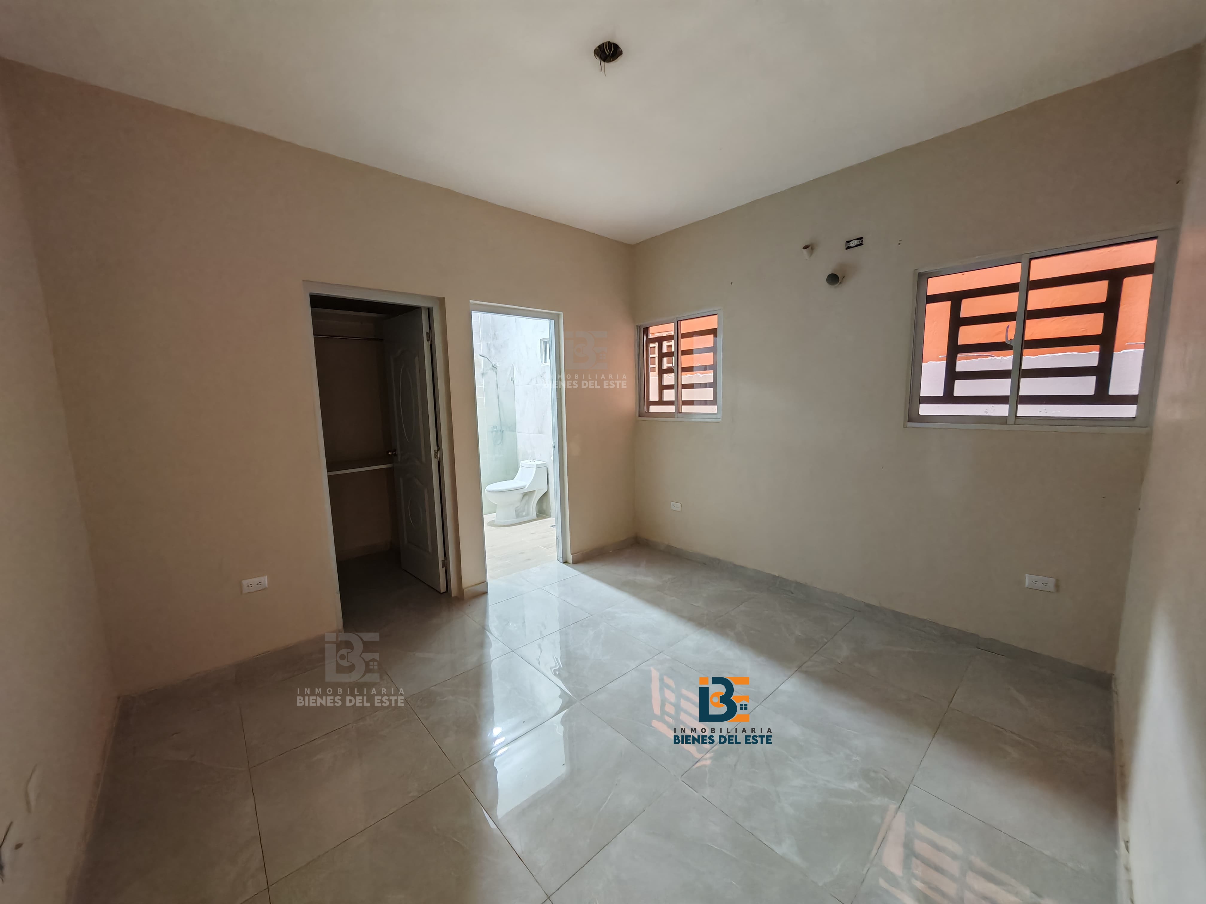 apartamentos - Apartamento Amplio y con 3 Baños y Parqueo 2