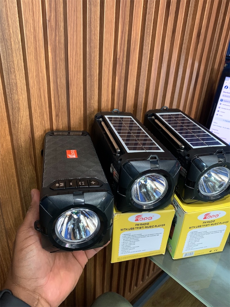 otros electronicos - Linterna 🔦 con radio 📻 recargable  1