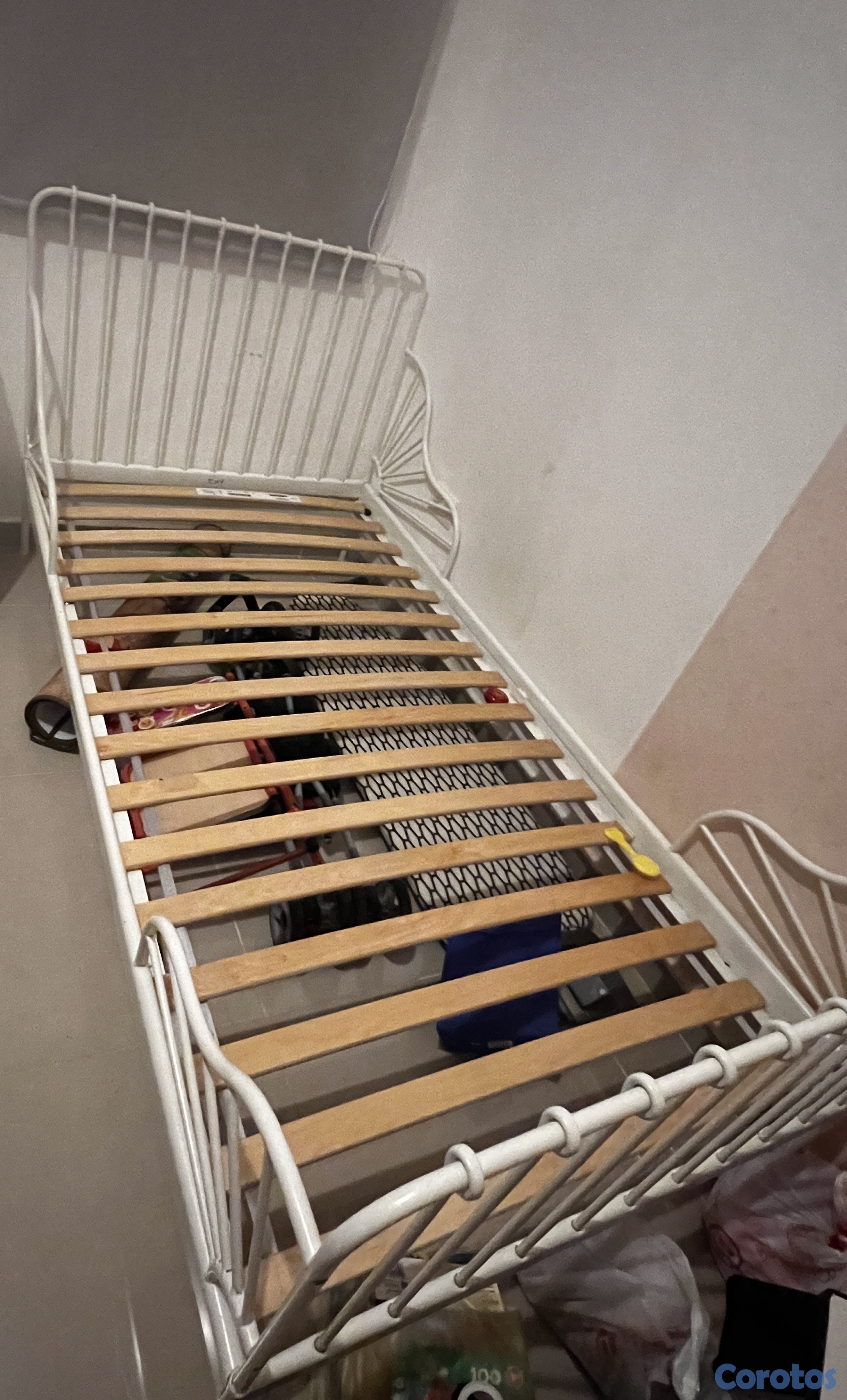 muebles y colchones - CAMA EXTENSIBLE CON TABLILLAS (de Ikea) tamaño twin ! . como nueva !!! 2