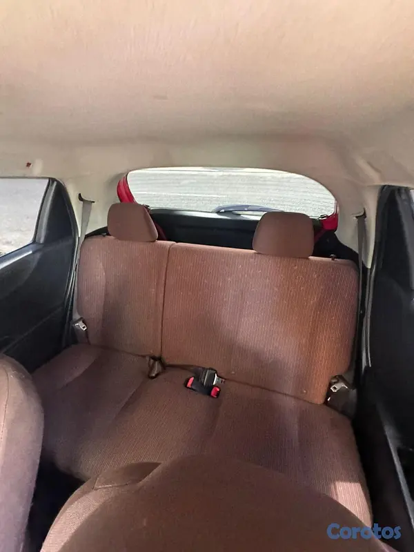 carros - Toyota Vitz 2012  8