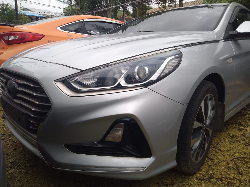 carros - HYUNDAI SONATA  2018 GRISDESDE: RD$ 765,100.00 1