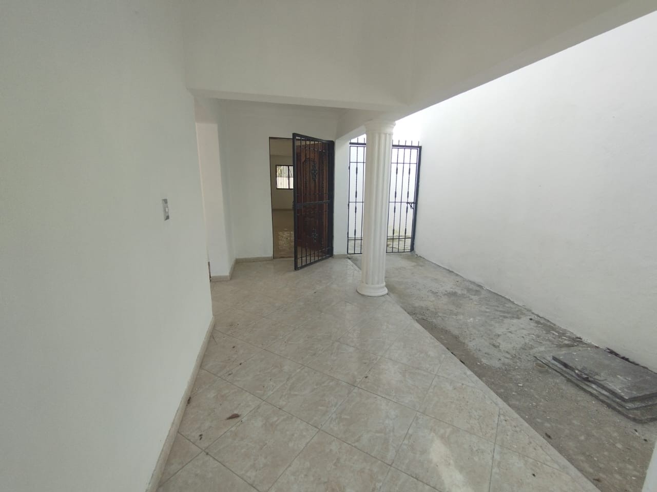 casas - Se Vende Casa en Los Rios Sector Colinas del Seminario.
200mst
RD$15,500.000