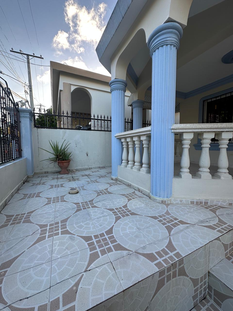 apartamentos - Casa Amplia con Patio en Vista Linda 3