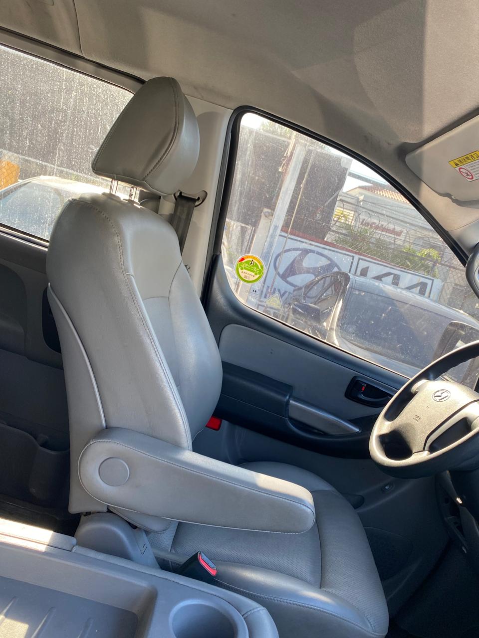 jeepetas y camionetas - HYUNDAI GRAND STAREX 2018 GRIS DESDE: RD$1,270,000 3