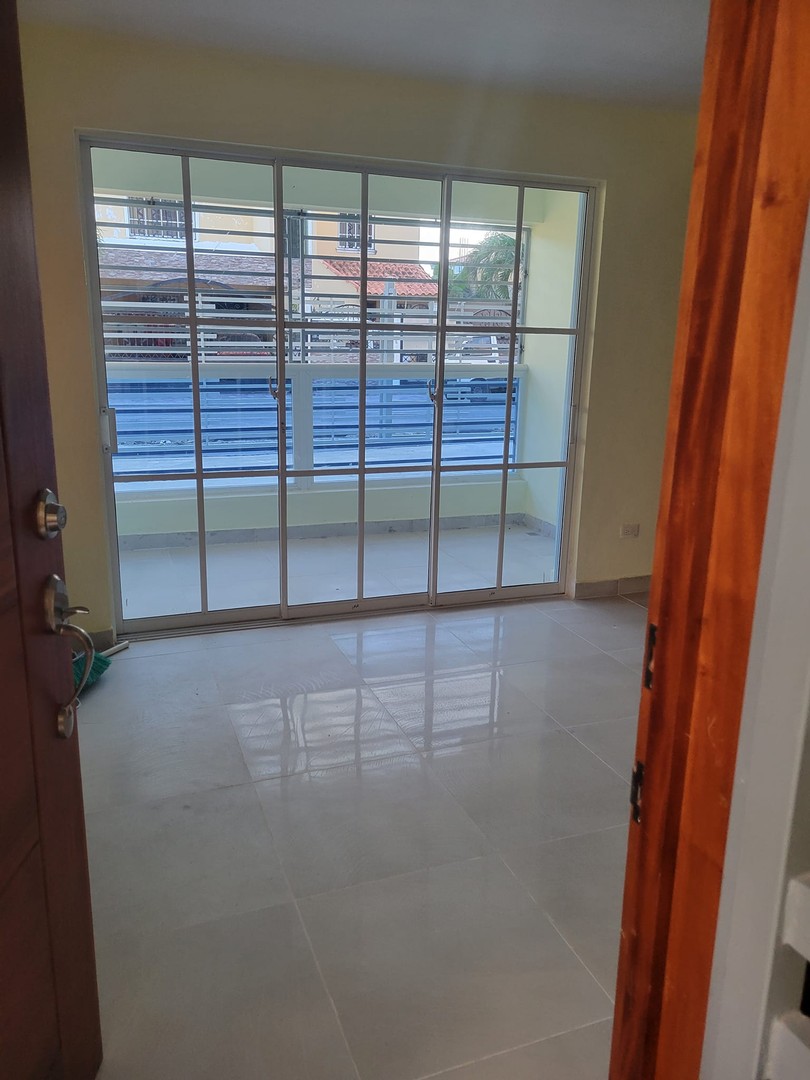 apartamentos - SE ALQUILA 3 APARTAMENTO :1er, 2ndo y 3er PISO.