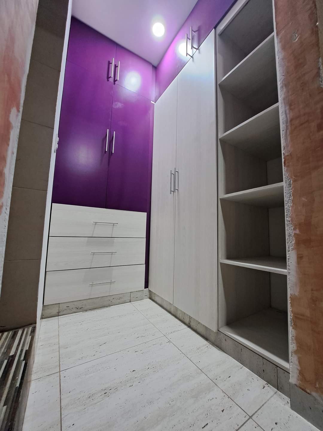 cocina - Walking Closet en madera de Hidrofugo 🌱 color blanco 🤍  1