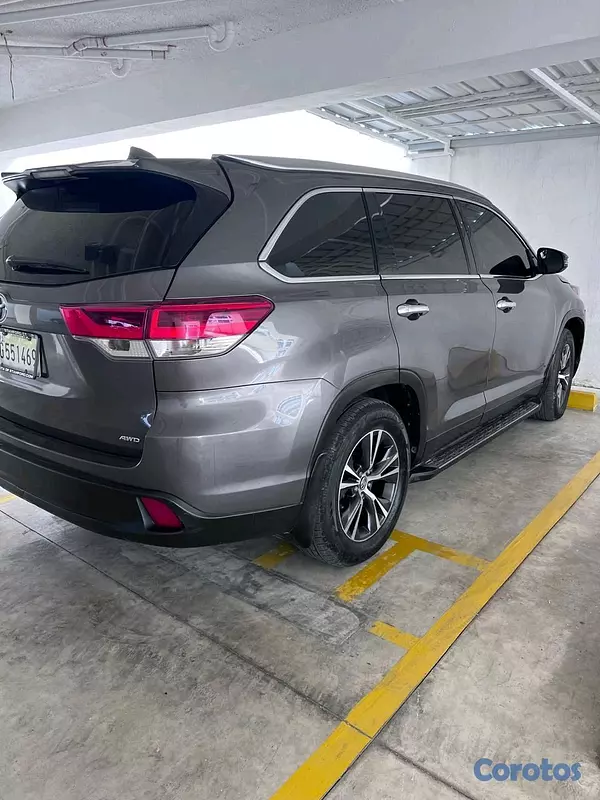 jeepetas y camionetas - Toyota higlander xle 2019 2
