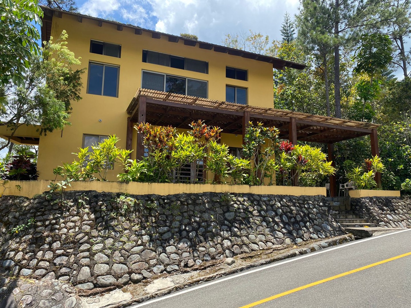 casas vacacionales y villas - Villa En venta en Jarabacoa residencial cerrado 